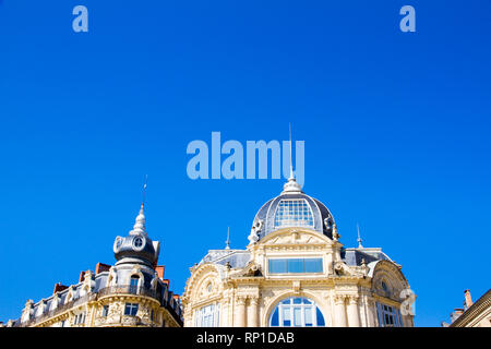 Montpellier, Frankreich. Historische Gebäude in Place de la Comedie an einem sonnigen Tag im Sommer Stockfoto