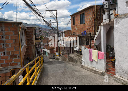 Medellin, Kolumbien - 20. August 2018: Häuser in der berühmten 13 Bezirk der Stadt Stockfoto