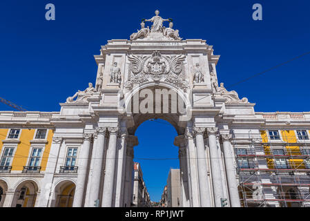 Rua Augusta Bogen - Arco da Rua Augusta mit Statuen der Herrlichkeit belohnt Mut und Genius in Commerce Square - Praça do Comercio in Lissabon, Portugal Stockfoto