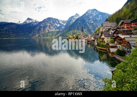 Hallstatt kleinen malerischen Dorf am Hallstätter See, Österreich, Oberösterreich. Stockfoto