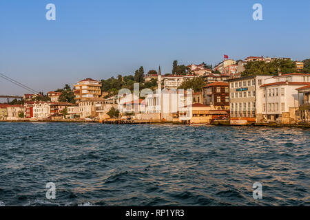 Der osmanischen Zeit Villen und niedrigen Gebäuden auf der asiatischen Küste des Bosporus, Istanbul Stockfoto