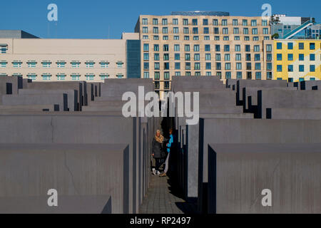 Denkmal für die ermordeten Juden Europas, entworfen von Peter Eisenman, in Berlin, Deutschland. Stockfoto