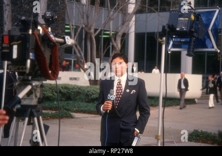 VAN NUYS, CA - 13. Januar: Eine allgemeine Ansicht der Atmosphäre der Medien an Erik und Lyle Menendez, Superior Court Richter Stanley Weisberg erklärt einen Fehlversuch in Erik Menendez Trial am 13 Januar, 1994 bei Van Nuys Gerichtsgebäude in Van Nuys, Kalifornien. Foto von Barry King/Alamy Stock Foto Stockfoto