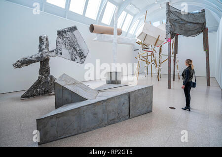 London, Großbritannien. 20. Feb 2019. cul-de-sac von Britischen Bildhauer Phyllida Barlow eine neue, umfangreiche Arbeiten an der Königlichen Akademie der Künste sie Gabrielle Jungels-Winkler Galerien mit einer Ausstellung verwandelt wurde konzipiert als sequentielle Installation läuft über alle drei der miteinander verbundenen Räumen. Es gibt Änderungen des Tempos und der Schwerpunkt auf die Galerien wie Barlow versucht, die Räume zu befragen und Herausforderung. Es läuft von 23. Februar - 23. Juni 2019 Credit: Guy Bell/Alamy leben Nachrichten Stockfoto