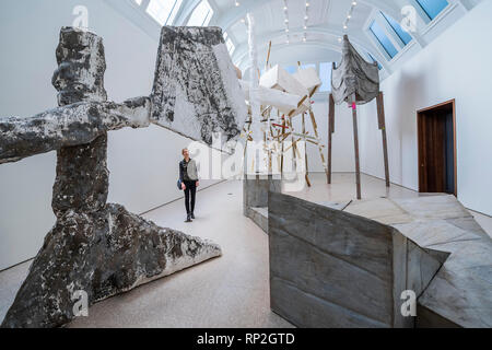 London, Großbritannien. 20. Feb 2019. cul-de-sac von Britischen Bildhauer Phyllida Barlow eine neue, umfangreiche Arbeiten an der Königlichen Akademie der Künste sie Gabrielle Jungels-Winkler Galerien mit einer Ausstellung verwandelt wurde konzipiert als sequentielle Installation läuft über alle drei der miteinander verbundenen Räumen. Es gibt Änderungen des Tempos und der Schwerpunkt auf die Galerien wie Barlow versucht, die Räume zu befragen und Herausforderung. Es läuft von 23. Februar - 23. Juni 2019 Credit: Guy Bell/Alamy leben Nachrichten Stockfoto