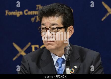 Tokio, Japan. 20 Feb, 2019. Ichiro Matsui Gouverneur der Präfektur Osaka besucht eine Nachrichten Konferenz an der ausländischen Korrespondenten "Club für Japan in der Innenstadt von Tokio. Osaka Bürgermeister Hirofumi Yoshimura und Matsui sprach über die Vorbereitungen für die nächste Gruppe der 20 (G-20)-Gipfeltreffens in Osaka City Ende Juni und ihre Pläne für die Weltausstellung Expo 2025 statt. Credit: Rodrigo Reyes Marin/ZUMA Draht/Alamy leben Nachrichten Stockfoto