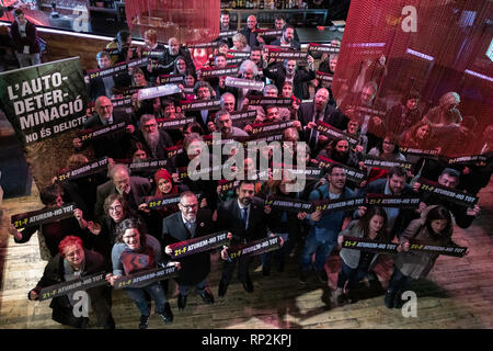 Madrid, Spanien. 20 Feb, 2019. Die Teilnehmer werden gesehen, Plakate während der Akt der Unterstützung für Carme Forcadell in Madrid. Credit: SOPA Images Limited/Alamy leben Nachrichten Stockfoto