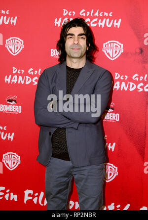 Hamburg, Deutschland. 20 Feb, 2019. Fatih Akin, Regisseur, kommt zur Premiere des Films "Der goldene Handschuh'. Credit: Daniel Bockwoldt/dpa/Alamy leben Nachrichten Stockfoto