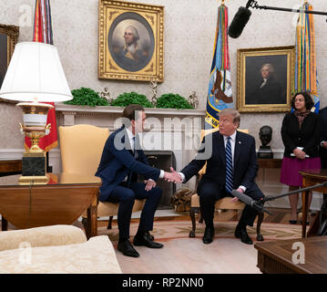 Washington DC, USA. 20 Feb, 2019. Präsidenten der Vereinigten Staaten Donald J. Trumpf trifft Bundeskanzler Sebastian Kurz von der Republik Österreich im Oval Office des Weißen Hauses in Washington, DC am Mittwoch, 20. Februar 2019. Quelle: Chris Kleponis/Pool über CNP/MediaPunch Credit: MediaPunch Inc/Alamy leben Nachrichten Stockfoto