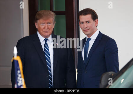 Washington DC, USA. 20 Feb, 2019. Us-Präsident Donald Trump (L) begrüßt der österreichische Kanzler Sebastian Kurz im Weißen Haus in Washington, DC, USA, Nov. 20, 2019. Credit: Ting Shen/Xinhua/Alamy leben Nachrichten Stockfoto