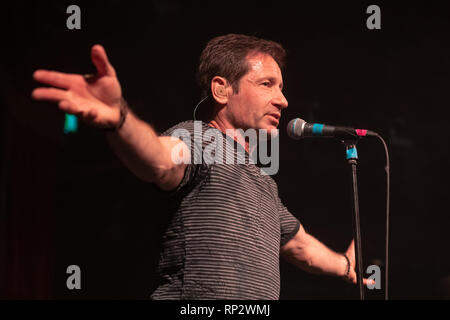 Dublin, Irland. 20 Feb, 2019. X-Dateien Schauspieler David Duchovny (Fox Mulder) singt auf der Bühne in Dublins Academy Musik Veranstaltungsort. Credit: SOPA Images Limited/Alamy leben Nachrichten Stockfoto