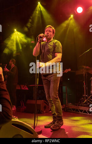 Dublin, Irland. 20 Feb, 2019. X-Dateien Schauspieler David Duchovny (Fox Mulder) singt auf der Bühne in Dublins Academy Musik Veranstaltungsort. Credit: SOPA Images Limited/Alamy leben Nachrichten Stockfoto