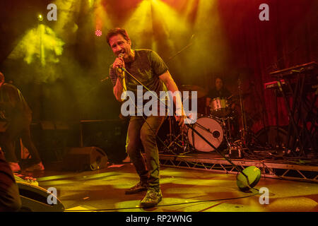 Dublin, Irland. 20 Feb, 2019. X-Dateien Schauspieler David Duchovny (Fox Mulder) singt auf der Bühne in Dublins Academy Musik Veranstaltungsort. Credit: SOPA Images Limited/Alamy leben Nachrichten Stockfoto