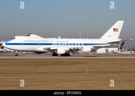 Eine Vereinigte Staaten US Air Force USAF Boeing E-4B, die amerikanische Delegation wieder nach Hause nach der Münchener Sicherheitskonferenz. Stockfoto