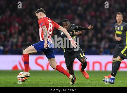 Madrid, Spanien. 20 Feb, 2019. Atletico de Madrid Saul Niguez (L) und Juventus' Blaise Matuidi konkurrieren während der UEFA Champions League Spiel in Madrid, Spanien, Februar 20, 2019. Atletico de Madrid gewann 2-0. Quelle: Guo Qiuda/Xinhua/Alamy leben Nachrichten Stockfoto