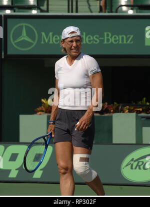 MIAMI - April 02, 2006: Bei den Frauen verdoppelt Finale der 2006 NASDAQ-100 öffnen. AndSamanthaÊStosur LisaÊRaymond (USA) (AUS) besiegt LiezelÊHuber (RSA) andMartinaÊNavratilova (USA) 6-4, 7-5 In geraden Sätzen an den NASDAQ-100 Open, Teil der Sony Ericsson WTA Tour, im Tennis Center am Crandon Park am 2. April 2006 in Miami, Florida. Leute; MartinaÊNavratilova Stockfoto