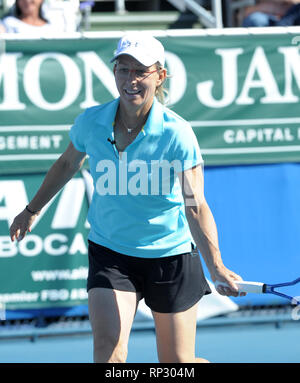 DELRAY Beach, FL - November 06: Martina Navratilova beteiligt sich an 2010 Chris Evert/Raymond James Pro-Celebrity Tennis Classic am 6. November 2010 in Delray Beach, Florida. Personen: Martina Navratilova Stockfoto