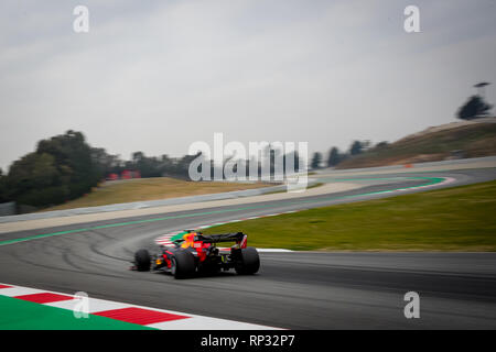 Max Verstappen von Aston Martin RedBull Racing mit dem neuen RB 15 Auto in Aktion während der Morgen des dritten Reise von F1-Test Tage in Montmelo circuit gesehen. Stockfoto