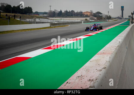 Daniil Kvyat der Scuderia Toro Rosso Honda mit dem neuen STR 14 Auto in Aktion während der Morgen des dritten Reise von F1-Test Tage in Montmelo circuit gesehen. Stockfoto