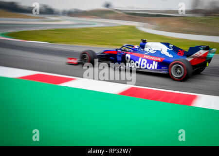 Daniil Kvyat der Scuderia Toro Rosso Honda mit dem neuen STR 14 Auto in Aktion während der Morgen des dritten Reise von F1-Test Tage in Montmelo circuit gesehen. Stockfoto