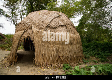 Eine indische Hütte am Plimoth Plantation in Plymouth, MA. Stockfoto