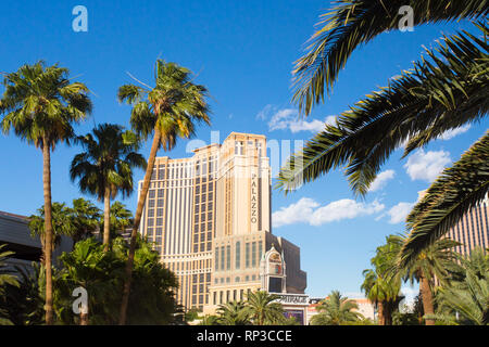 LAS VEGAS, Nevada - Mai 17, 2018: Blick auf den Palazzo Tower im Venetian Hotel Resort und Casino in Las Vegas Stockfoto