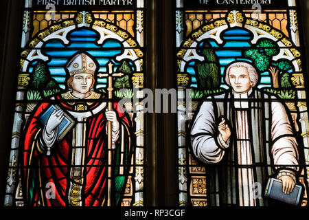 Glasfenster zwei religiöse Figuren, Anglikanische Kirche Saint-George, Montreal, Quebec, Kanada Stockfoto