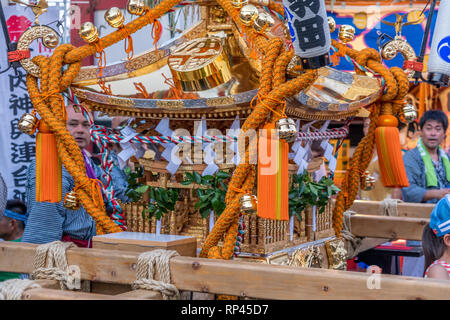 Detail der Mikoshi des Haneda Matsuri (Festival). Findet jeden Juli, Freitag bis Sonntag auf der letzten Woche im Juli in Haneda Schrein. Tokio, Japan Stockfoto