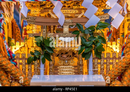 Detail der Mikoshi des Haneda Matsuri (Festival). Findet jeden Juli, Freitag bis Sonntag auf der letzten Woche im Juli in Haneda Schrein. Tokio, Japan Stockfoto