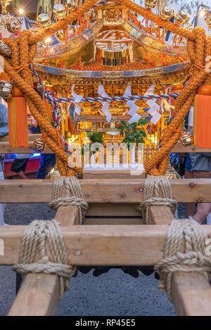 Detail der Mikoshi des Haneda Matsuri (Festival). Findet jeden Juli, Freitag bis Sonntag auf der letzten Woche im Juli in Haneda Schrein. Tokio, Japan Stockfoto