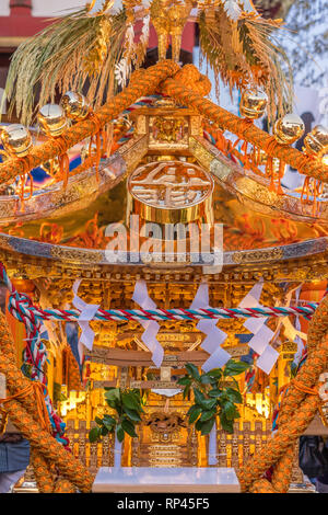 Detail der Mikoshi des Haneda Matsuri (Festival). Findet jeden Juli, Freitag bis Sonntag auf der letzten Woche im Juli in Haneda Schrein. Tokio, Japan Stockfoto