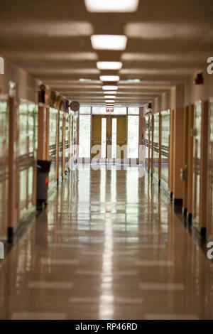 Leere Schule Flur Stockfoto