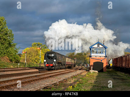 WC-Klasse Pazifik Dampflok Nr.34092 Stadt der Brunnen vorbei Swithland Abstellgleise Signal" auf dem Weg von Loughborough auf der großen Ce, Leicester Stockfoto