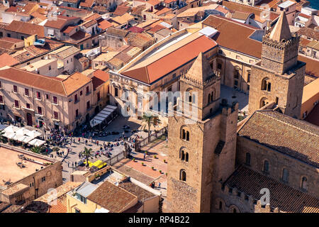 Cefalu Dom von oben, arabisch-normannischen Architektur in Sizilien gesehen. Italien Stockfoto