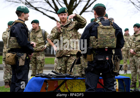 Der Herzog von Sussex bei einem Besuch in 42 Commando Royal Marines an ihrer Basis in Bickleigh. Stockfoto