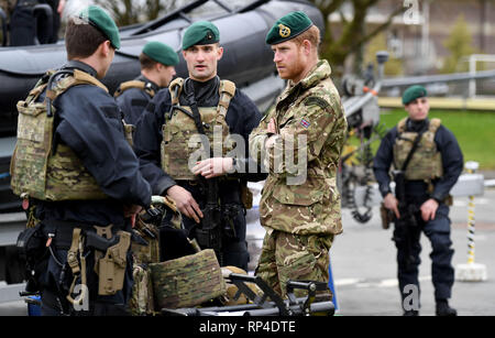 Der Herzog von Sussex bei einem Besuch in 42 Commando Royal Marines an ihrer Basis in Bickleigh. Stockfoto