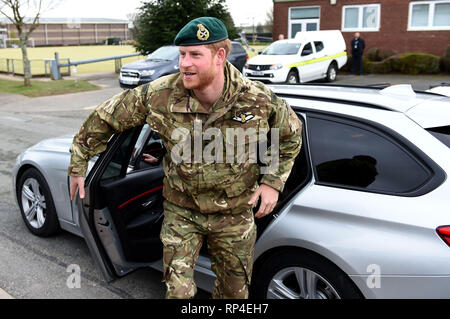 Der Herzog von Sussex bei einem Besuch in 42 Commando Royal Marines an ihrer Basis in Bickleigh. Stockfoto