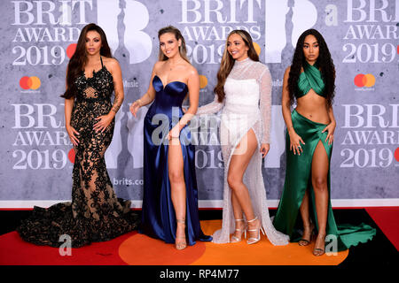Jesy Nelson, Perrie Edwards, Jade Thirlwall und Leigh-Anne Pinnock (rechts - links) von Little Mix an der Brit Awards 2019 in der O2 Arena in London. Stockfoto