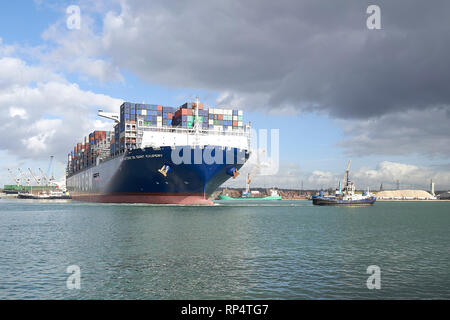 Die ultra-large Container schiff, CMA CGM Antoine de Saint Exupery, Abfahrt der Southampton Container Terminal, Hampshire, UK. 19. Februar 2019. Stockfoto