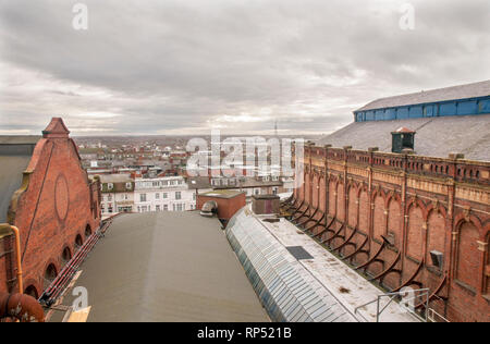 Blick nach Süden über Blackpool von oben auf die Oper im Winter Gärten Gebäude Glas top Wintergärten Pavillon gesehen an der unteren rechten Stockfoto