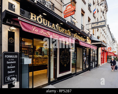 PARIS, Frankreich, 13.Oktober 2018: La Truffe Noire pattiserie boulangerie Bäckerei vonder banette Kette auf der Rue Vaugirard - Blick von der Pariser Straße Stockfoto