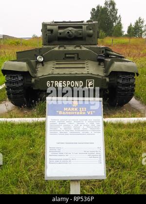 Kubinka, Russland - 12. Juni 2011: Museum für gepanzerte Fahrzeuge unter freiem Himmel und unter Schuppen in Kubinka in der Nähe von Moskau. Stockfoto