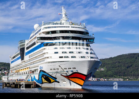 AIDAsol in Trondheim, Norwegen. AIDAsol ist ein Sphinx klasse Kreuzfahrtschiff, bei der Meyer Werft für AIDA Cruises, eine von zehn Marken von Carnival Corp. gebaut Stockfoto
