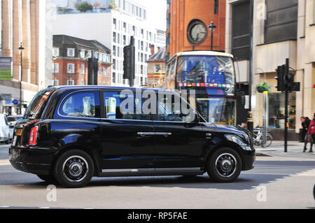 Neue LEVC TX Taxi, Taxi, auf den Straßen von London fahren. Stockfoto