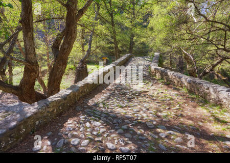 Kelefos Brücke. Berühmteste von den noch verbliebenen mittelalterlichen Brücken in Zypern. Bezirk Paphos Stockfoto