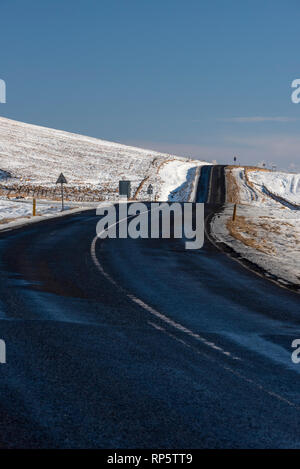 Route 1/Ring Road, National Road in der schneebedeckten Landschaft, South Island Stockfoto
