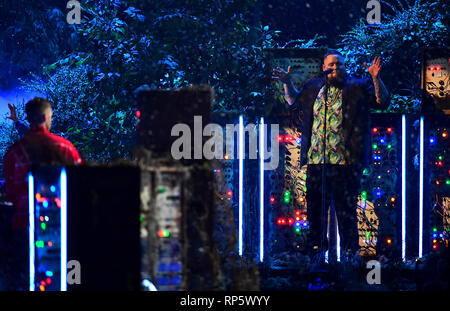 Rag n Knochen Mann führt auf der Bühne bei den Brit Awards 2019 in der O2 Arena in London. Stockfoto