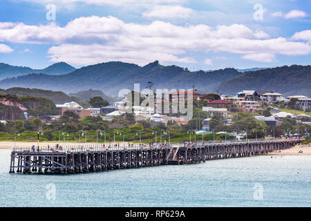 Menschen zu Fuß auf Coffs Harbour Jetty Stockfoto