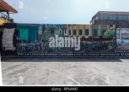 Eine gemalte Straße Wandbild in Leon, Teil der Revolution auf der Seite eines Gebäudes. Stockfoto