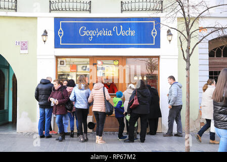 Shop Verkauf gogosi, Rumänisch süßes Gebäck oder Donuts, auf Nicolae Balcescu Str. in der Altstadt von Sibiu/Hermannstadt in Siebenbürgen, Rumänien Stockfoto